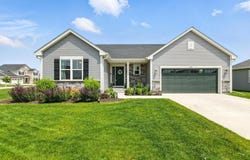 1143 Juniper Ln, Oconomowoc, WI 53066