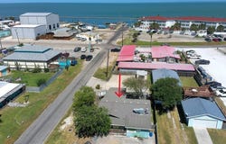 112 Palmetto Ave, ROCKPORT, TX 78382