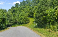 94 Swan Song Tr, Sharps Chapel, TN 37866