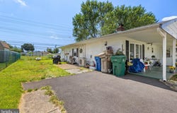 32 GUN Road, LEVITTOWN, PA 19057