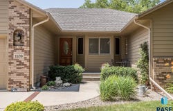 1109 S Parkview Blvd, Brandon, SD 57005