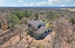 407 Country Ln, McDade, TX 78650