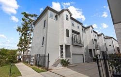 1565 W 22nd St, Houston, TX 77008