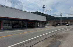 912 South Lake Drive, Prestonsburg, KY 41653