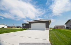 525 7th St, Phillips, NE 68865