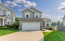 1412 Hummingbird Circle, Waterloo, IA 50702