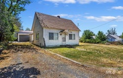 210 Hagerman Ave E, Hagerman, ID 83332