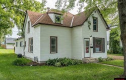 117 2nd St SW, Madelia, MN 56062