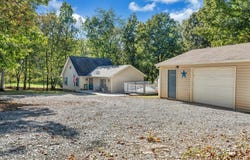 1333 Bluewater Dr, Moneta, VA 24121