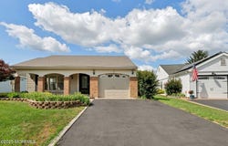 9 Weybridge Place, Manchester, NJ 08759