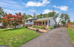 702 WILLIAMSBURG ROAD, STERLING, VA 20164