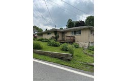 7 TEABERRY Lane, Chester, WV 26034
