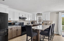 22 Connecticut Ave, Middletown, RI 02842