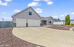 412 S 93rd Ave, Yakima, WA 98908