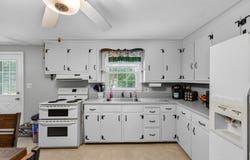 7 Bonnieview Drive, East Granby, CT 06026