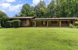 2725 Spicewood Drive, Winston-Salem, NC 27106