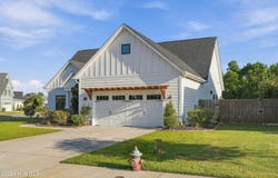 11 Lemongrass Court, Hampstead, NC 28443