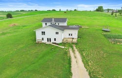 1128 Makee Dr, Waukon, IA 52172