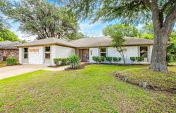 1227 Usher Street, Benbrook, TX 76126