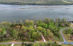 2215 Lookout Mountain Drive, Scottsboro, AL 35769
