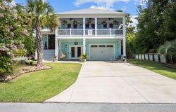 8906 Edgewater Court, Emerald Isle, NC 28594