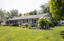 915 N 8th Ave, IA 52353