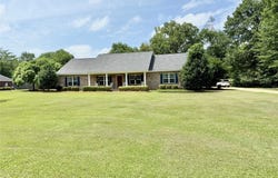 828 Warrior Drive, Valley Grande, AL 36701