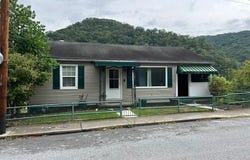 323 Highland Avenue, WV 25882