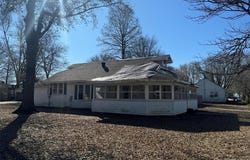 201 Pine Street, Cooter, MO 63829