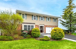 17 Carol Street, Plainview, NY 11803