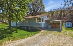 540 Rolling Hills Dr, Yreka, CA 96097