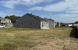 1401 N Hunters Crossing Circle, Huntingburg, IN 47542