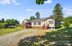 32 Bishop Lane, Flat Rock, NC 28731
