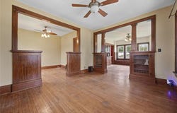 506 W 9th St, IA 52772
