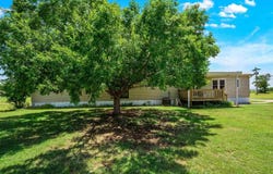 608-610 Osage Ave, Geronimo, OK 73543-9222