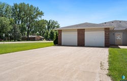 701 S 3rd St, Beresford, SD 57004