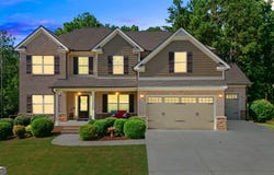 1050 Silver Thorne, Loganville, GA 30052