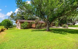639 SW 10th St, Premont, TX 78375
