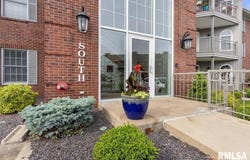 5200 N KNOXVILLE Avenue, Peoria, IL 61614