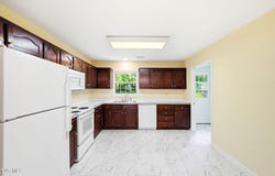 2425 E Lakeview Drive, Johnson City, TN 37601