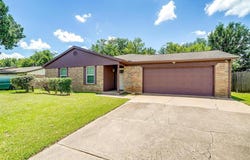 306 Hallmark Drive, Arlington, TX 76011