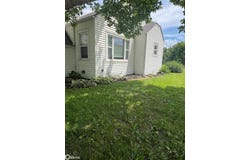 1012 5th Avenue E, Oskaloosa, IA 52577