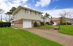 21 Lee Drive, Farmingdale, NY 11735