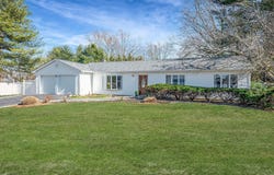 5 Ivy Covered Way, Mount Sinai, NY 11766