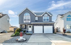 22 Toppinglift Drive, Bayville, NJ 08721