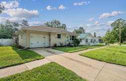 1003 New Street, Manchester, IA 52057