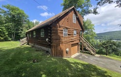 1247 Delaware Drive, Matamoras, PA 18336