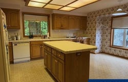 1344 Regency Dr, Eugene, OR 97401