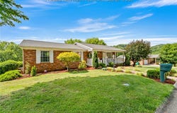 13 Windsong Way, Nitro, WV 25143