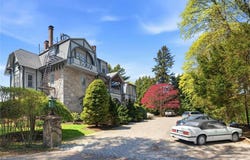 6 Howe Avenue, Newport, RI 02840